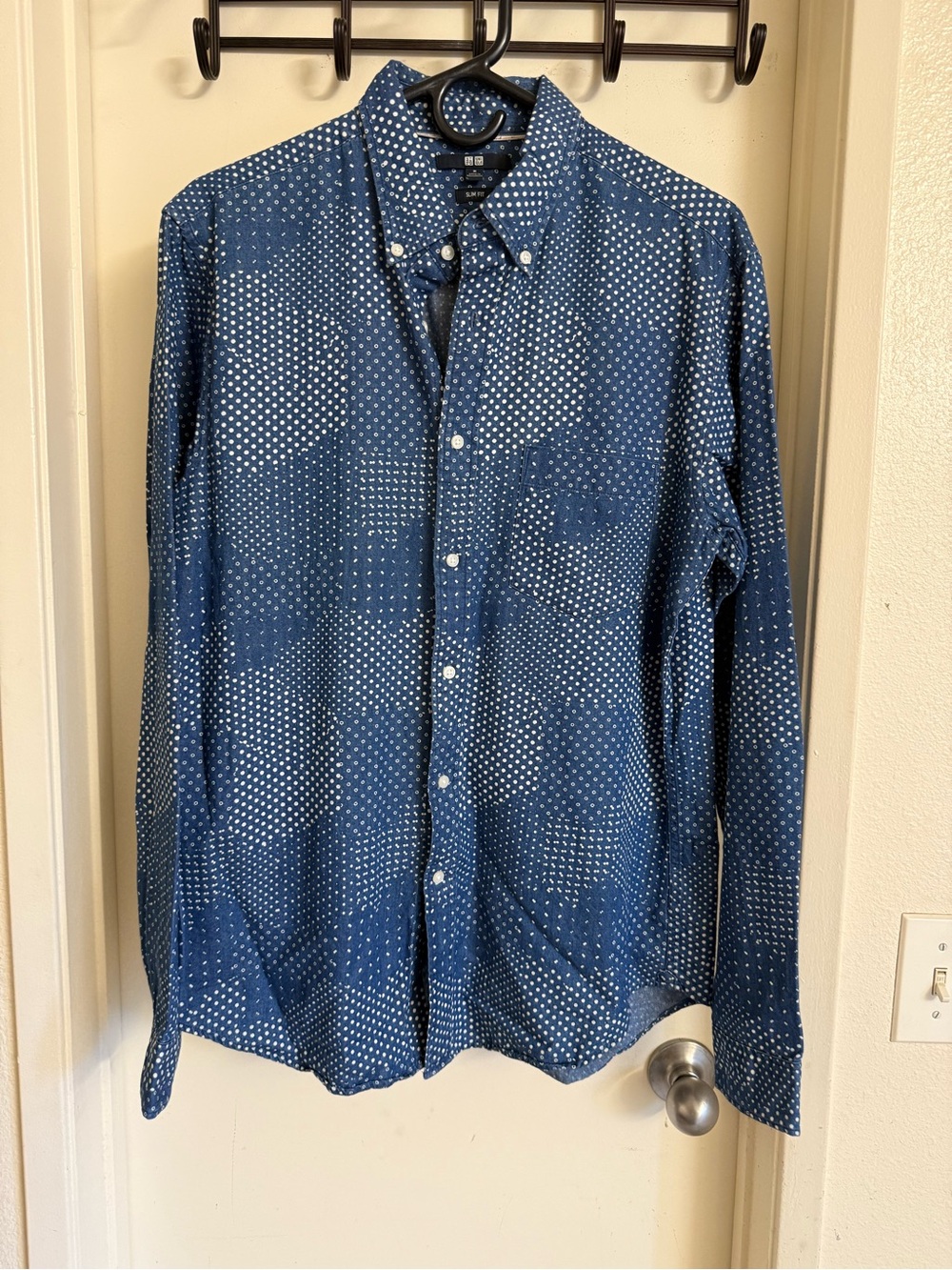 Uniqlo men’s button up shirt